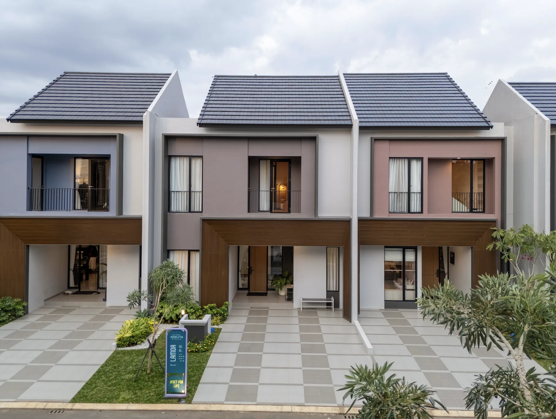 Fasad rumah tipe Lamda 8x14 di Cluster Vola dan Philo Sutera Rasuna